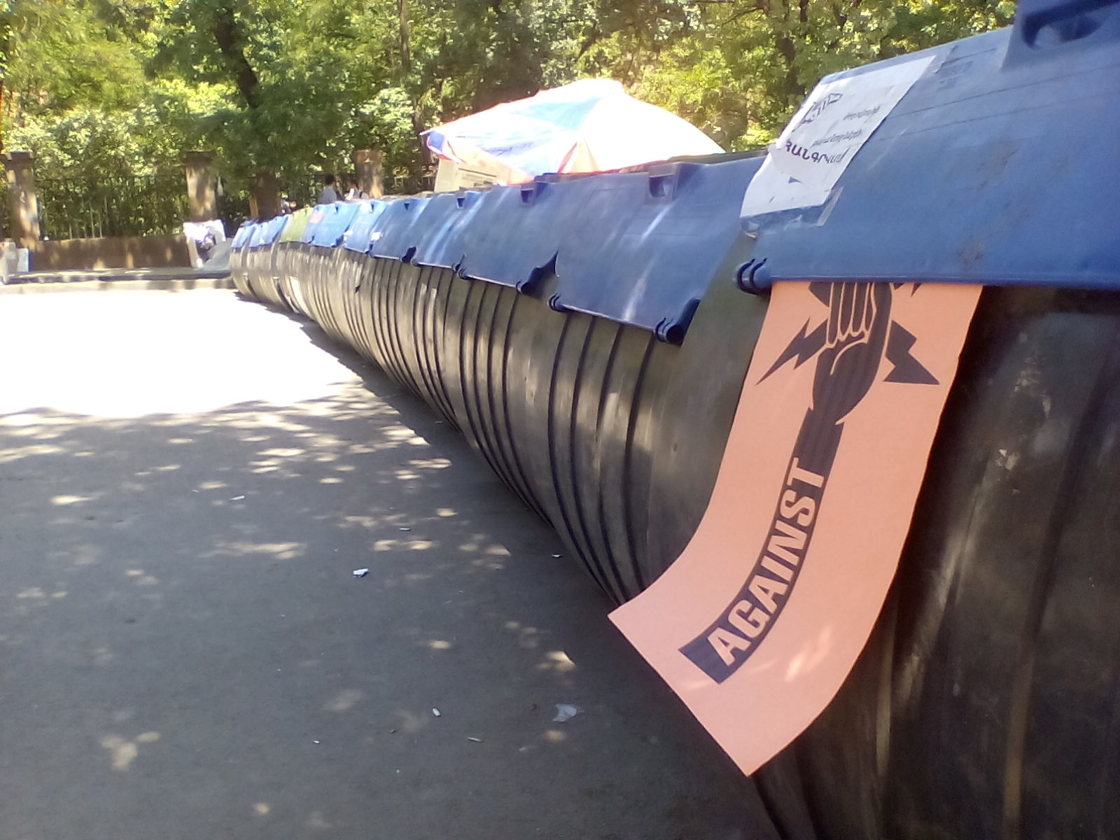 Erevanda protestocuların kurduğu barikad
