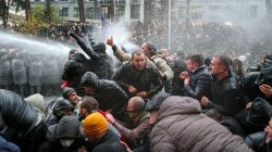 Gürcistan’da güvenlik güçleri protestoculara müdahale etti