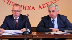 Hacımba Abhazya İçişleri Bakanı Garri Arşba’yı görevden aldı