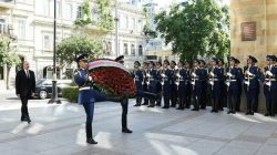Azerbaycan'da cumhuriyetin 102. yıl dönümü kutlandı