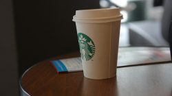 Starbucks’ta kahve içen Çeçen savaşçı