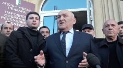Abhazya meclisinde olağanüstü toplantıda alınan kararla vatandaşlık kabul şartları eski haline getirildi