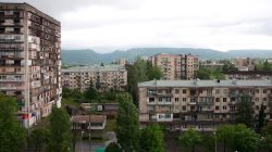 Abhazya’da barınma problemi yaşayan aileler öfkeli