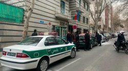 Azerbaycan’ın Tahran Büyükelçiliğine silahlı saldırı düzenlendi
